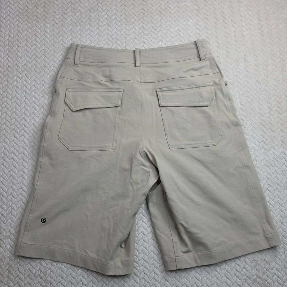 Lululemon Cadence Commute Shorts Tan Khaki Nylon Stretch Size 30